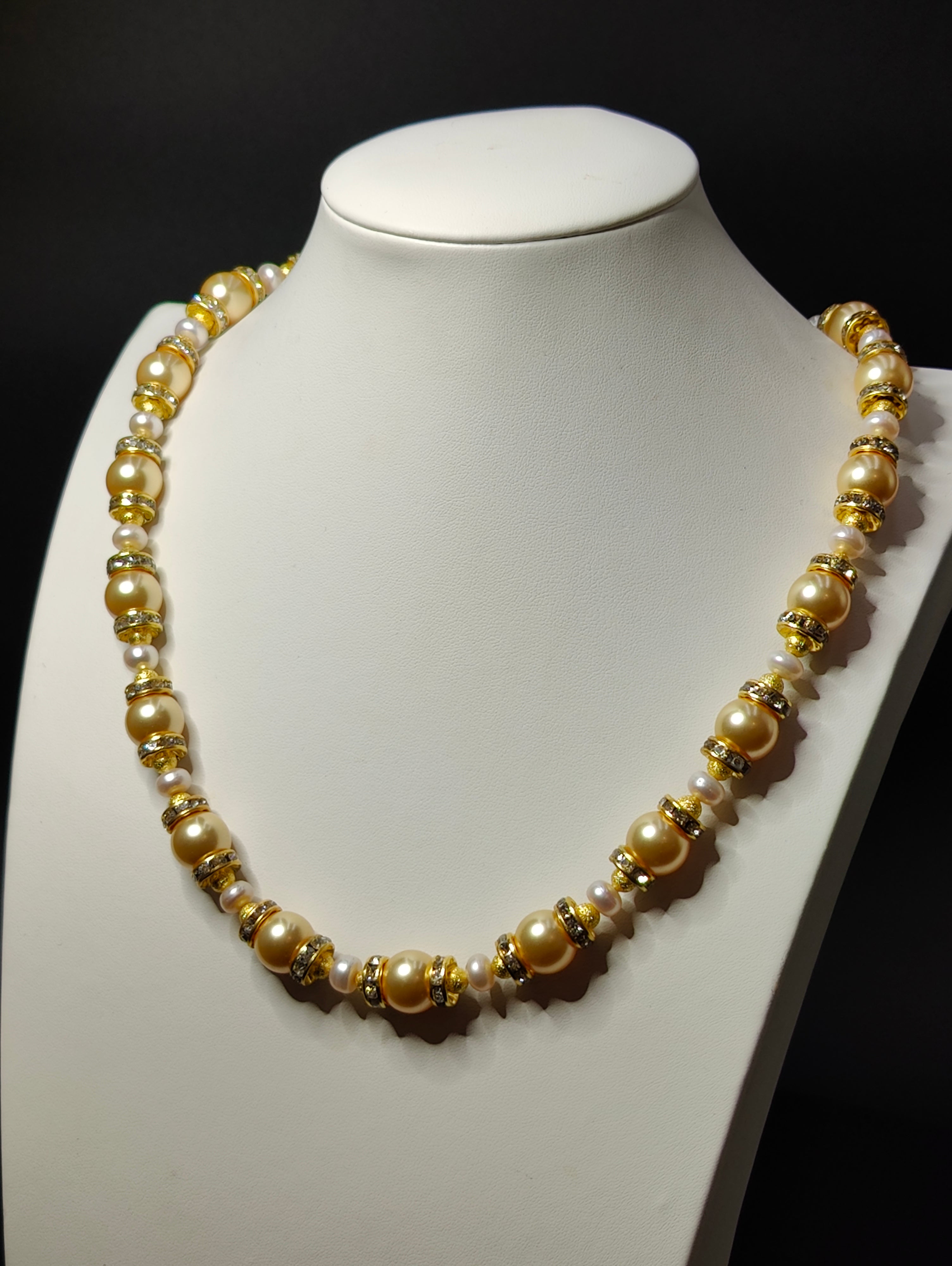 Mesopotamian Pearls Necklace