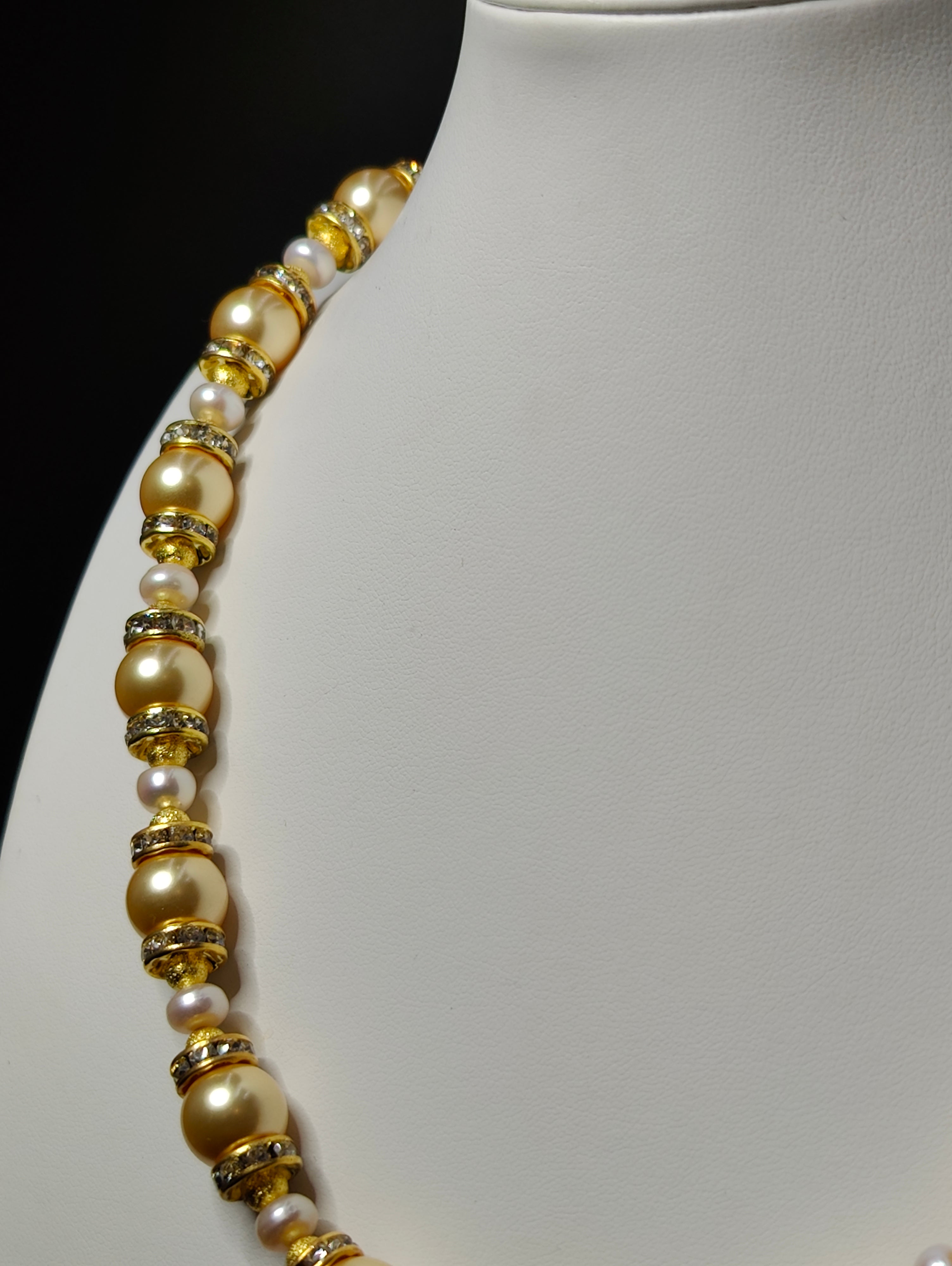 Mesopotamian Pearls Necklace