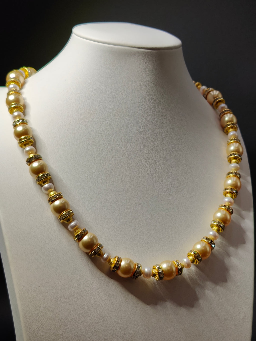 Mesopotamian Pearls Necklace
