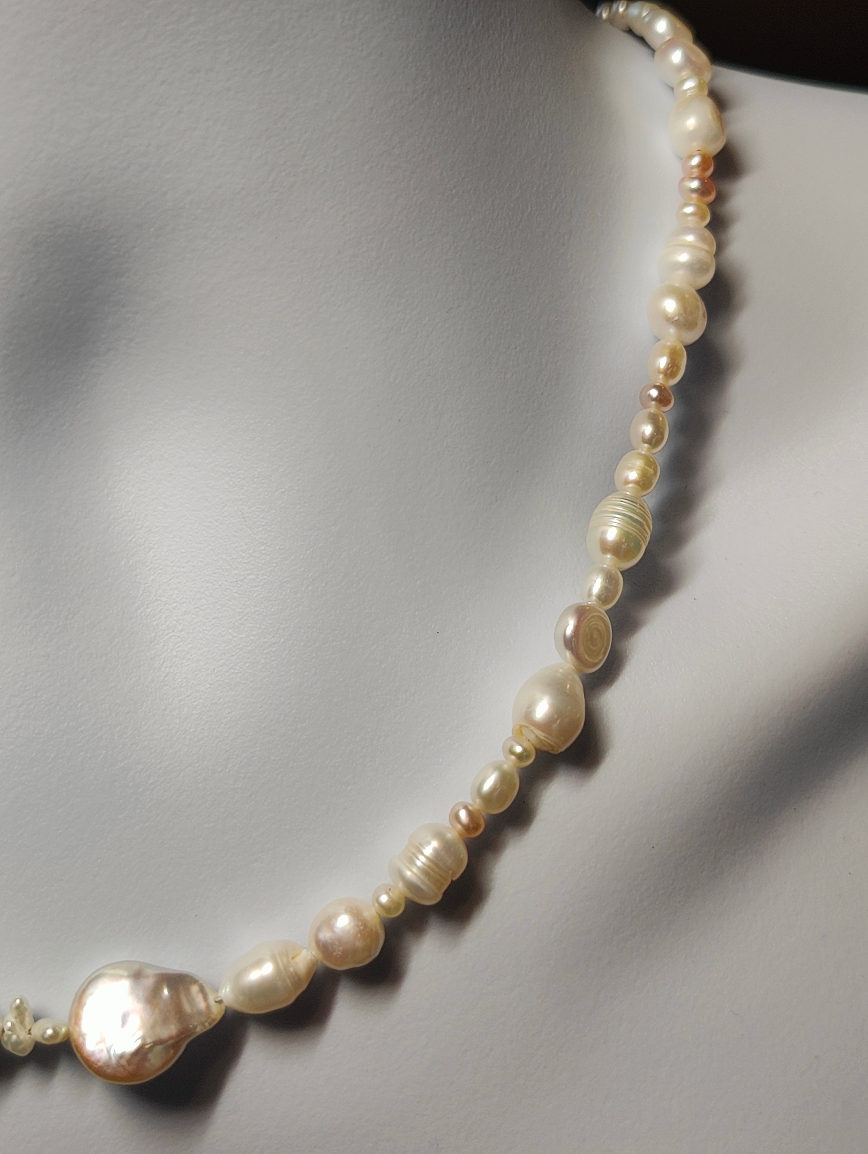 Varied Pearls Necklace