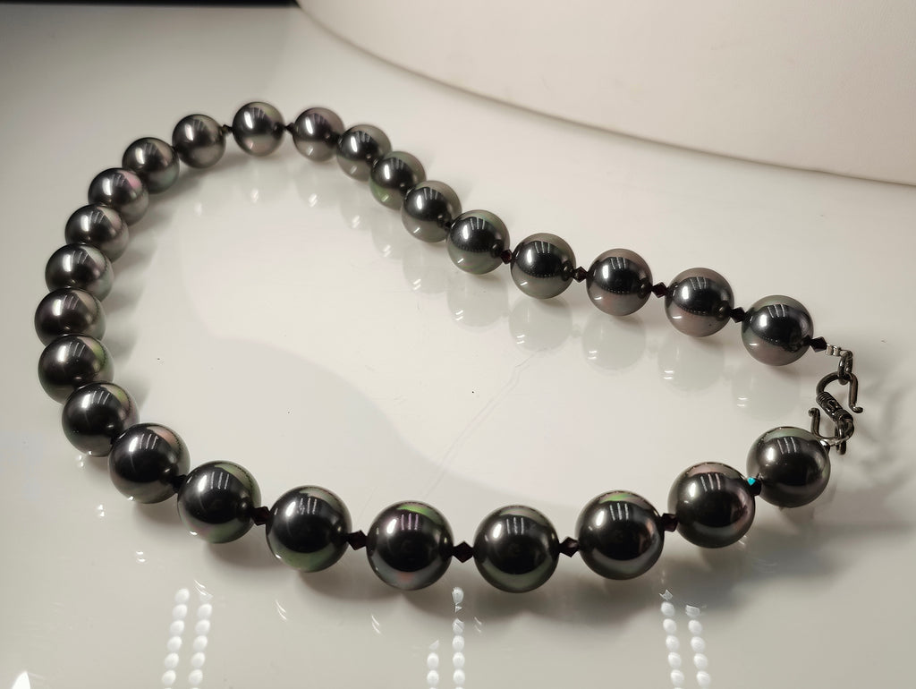 The Black Art Pearl Necklace